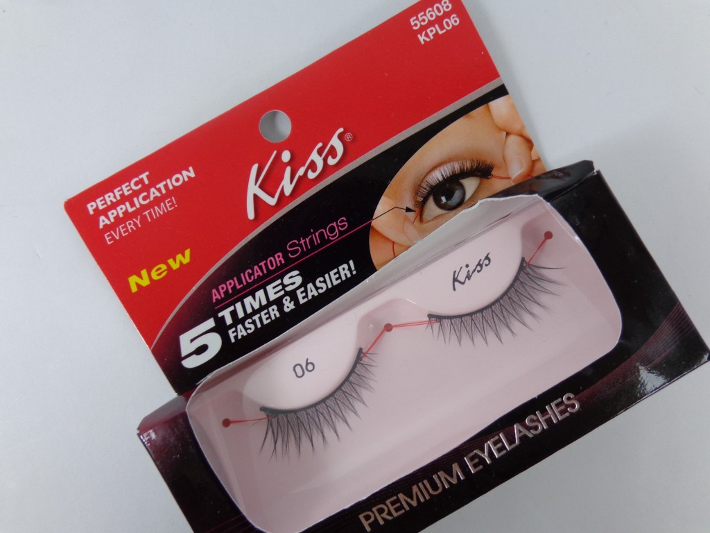 Kiss Premium Eyelashes with Applicator Strings