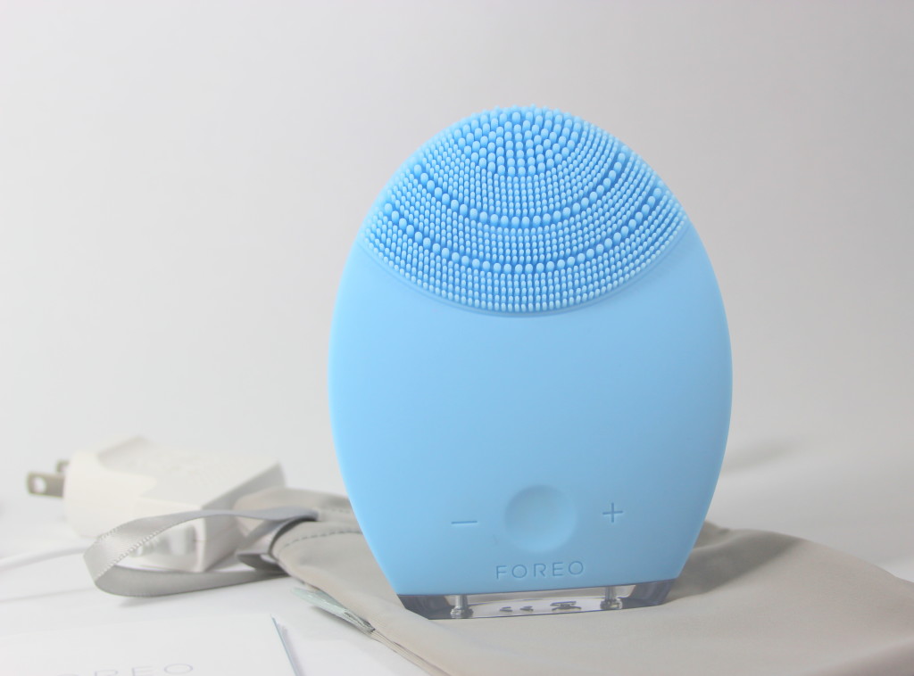 FOREO LUNA Facial Cleansing