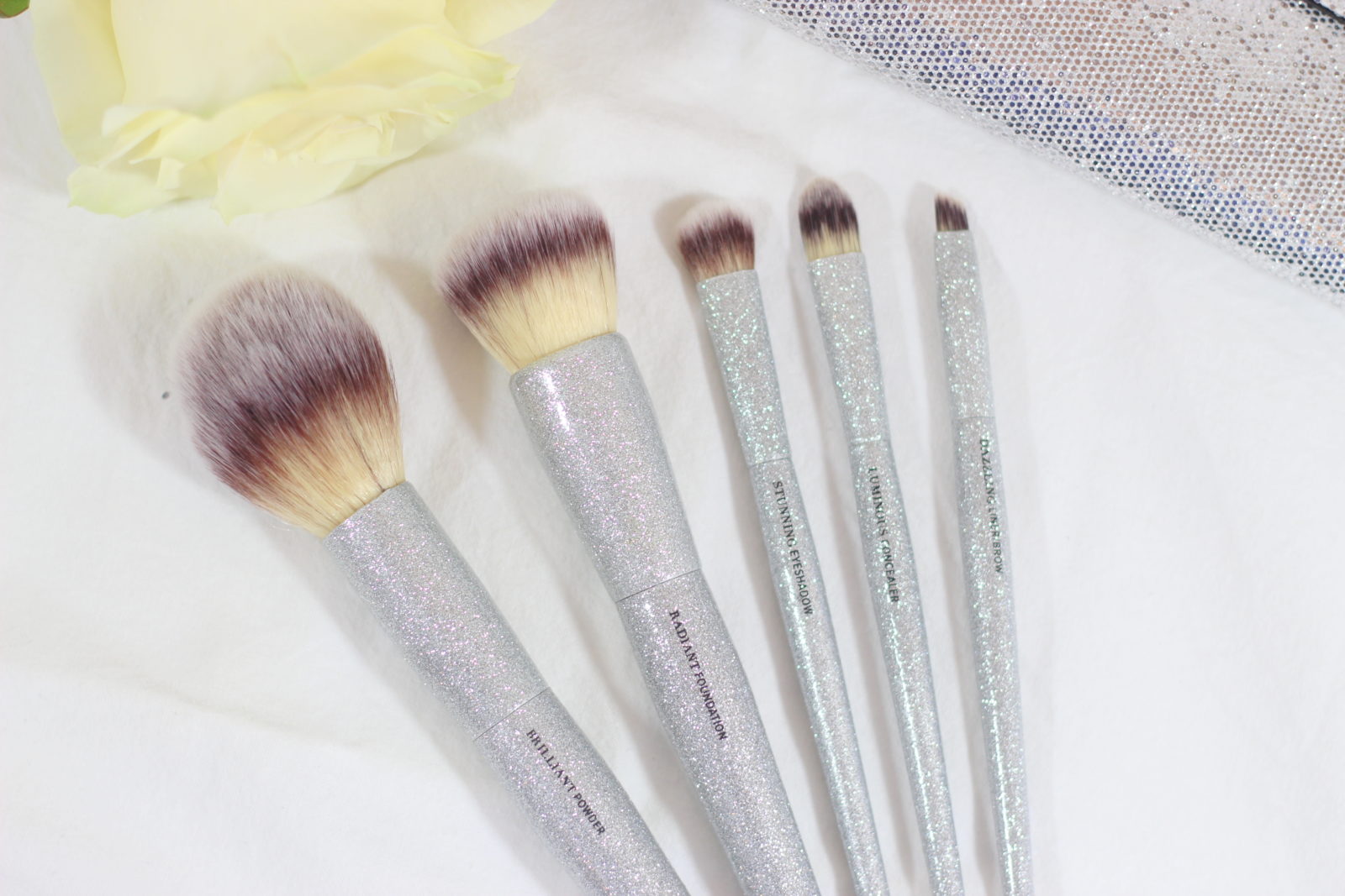 It Cosmetics All That Glitters Brush Set Review