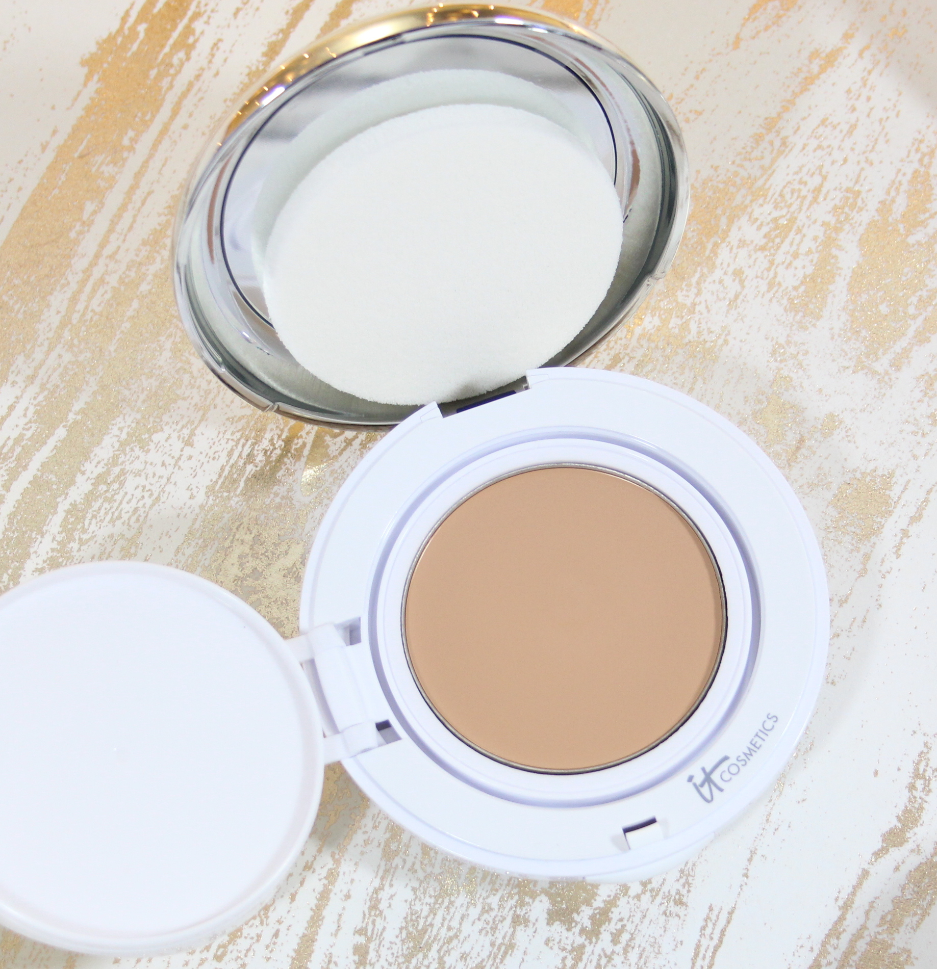 IT Cosmetics Confidence in a Compact Medium