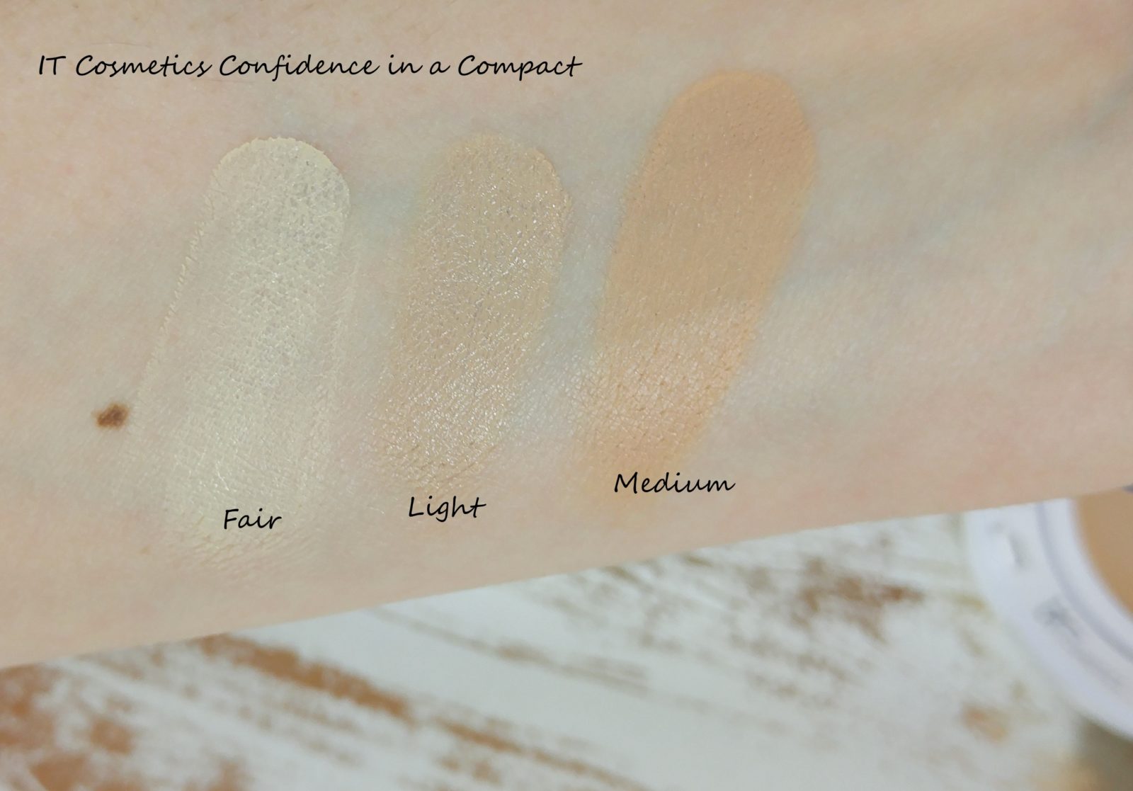 Confidence in a Compact Swatches Fair Light Medium